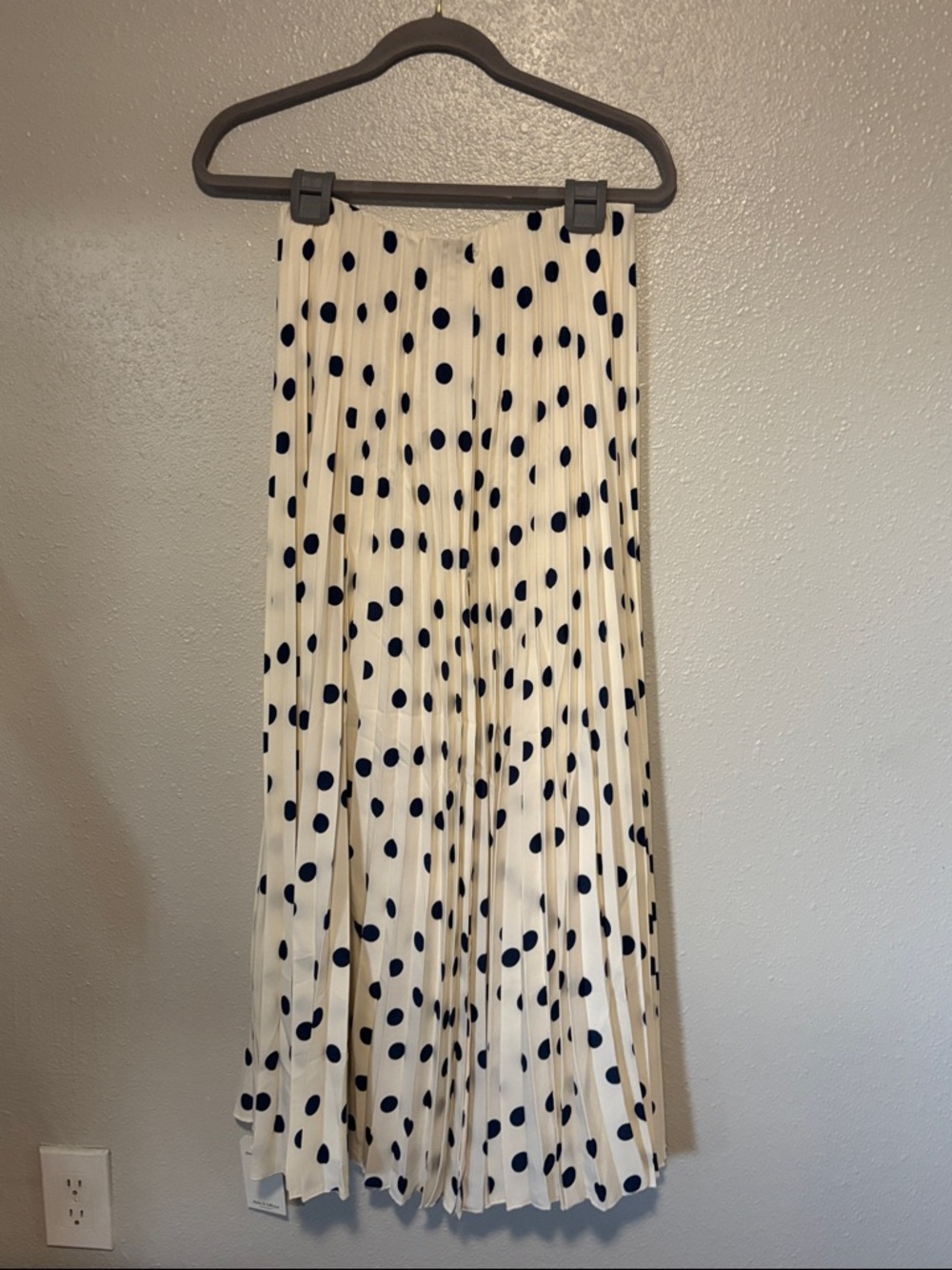 Abercrombie Pleated Polka Dot Midi Skirt - Cream with Black Dots